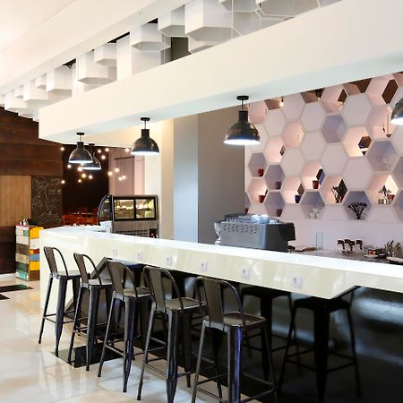 Berry Biz Hotel เซมินยัค ภายนอก รูปภาพ