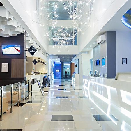 Berry Biz Hotel เซมินยัค ภายนอก รูปภาพ