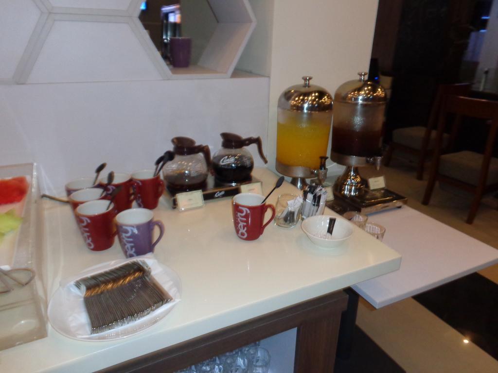 Berry Biz Hotel เซมินยัค ภายนอก รูปภาพ