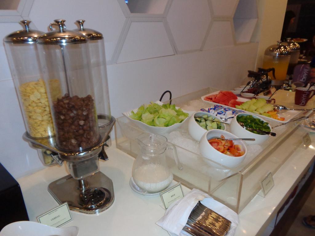Berry Biz Hotel เซมินยัค ภายนอก รูปภาพ
