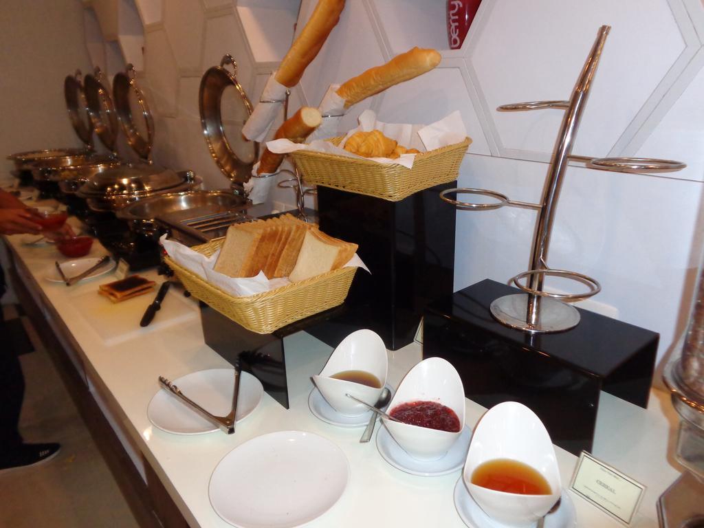 Berry Biz Hotel เซมินยัค ภายนอก รูปภาพ